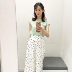 Mariko Dou Instagram - 初めて担当した午後のAbema Newsで、一緒にニュースを伝えた楪さんと放送後に写真をと撮りました☺️ 分からないことだらけの私を、たくさんフォローして下さいました😭✨ありがとうございます✨ ちなみに2枚目の写真が衣装で、1,3枚目の写真が私服👗 ミントグリーンのニット✖︎水玉スカートの組み合わせが見事にシンクロしていて、思わず笑ってしまいました😆🎵 #abemanews #楪望 さんと #衣装 と #私服 が #シンクロ #堂真理子 #テレビ朝日 #アナウンサー