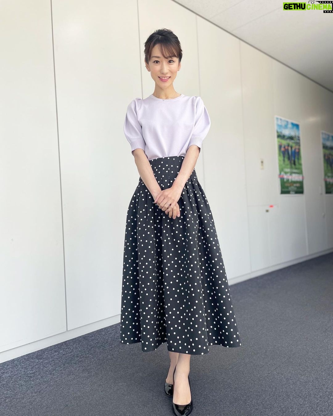 Mariko Dou - 2.3K Likes - 「ワイド!スクランブル」、午後の部放送中です!
本日の衣装は、
☆ニット,スカート… #ノーリーズ
☆アクセサリー… #starjewelry
でした👗✨
大好きなラベンダー✖︎ドット、という自分の中での最強の組み合わせでした🥰笑
昨日に引き続き今日も暑いですが、熱中症対策をしっかりして、午後も頑張りましょう❣️
#大下容子ワイドスクランブル #ワイドスクランブル #ニュース #テレビ朝日 #堂真理子 #アナウンサー #アナウンサー衣装 #番組衣装