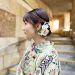 Mariko Dou Instagram - 先日の着物撮影の時のオフショット📷 髪飾りが着物の柄ともよく合っていて素敵でした👘✨ 暖かい日が続いていますが、もう12月も中旬ですね‼️びっくり！ 今年も残りわずかですが、元気に過ごしたいです😊 それでは今週も頑張りましょう❣️ #着物 #撮影 #オフショット #横顔 #素敵 な #髪飾り #堂真理子 #テレビ朝日 #アナウンサー