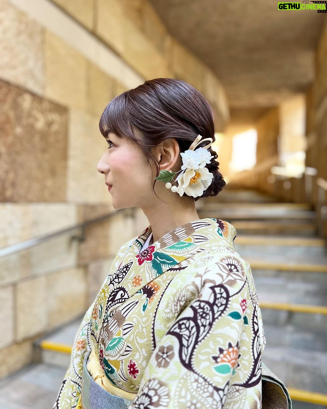Mariko Dou - 2.4K Likes - 先日の着物撮影の時のオフショット📷
髪飾りが着物の柄ともよく合っていて素敵でした👘✨
暖かい日が続いていますが、もう12月も中旬ですね‼️びっくり!
今年も残りわずかですが、元気に過ごしたいです😊
それでは今週も頑張りましょう❣️
#着物
#撮影
#オフショット
#横顔
#素敵 な
#髪飾り
#堂真理子 #テレビ朝日 #アナウンサー