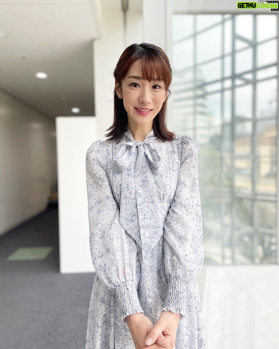Mariko Dou Instagram - 金曜日の「ワイド!スクランブル」の衣装は、 ☆ワンピース… #laissepasse ☆アクセサリー… #starjewelry でした👗✨ 今日は立春、暦の上では春の始まりですね🌸 ただまだまだ寒いので、引き続き体調にはお気を付けて、暖かくしてお過ごしください♪ #大下容子ワイドスクランブル #ワイドスクランブル #ニュース #テレビ朝日 #堂真理子 #アナウンサー #アナウンサー衣装 #番組衣装 #今日 は #立春 ですね #春