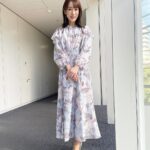Mariko Dou Instagram - おはようございます☀ 昨日の「ワイド！スクランブル」の衣装は、 ☆セットアップ… #stola ☆アクセサリー… #ete でした👗✨ 花柄のセットアップが春らしくて素敵でした🥰 来週は暖かい日が多そうですね☘️寒暖差にお気を付け下さい✨ #大下容子ワイドスクランブル #ワイドスクランブル #ニュース #テレビ朝日 #堂真理子 #アナウンサー #アナウンサー衣装 #番組衣装