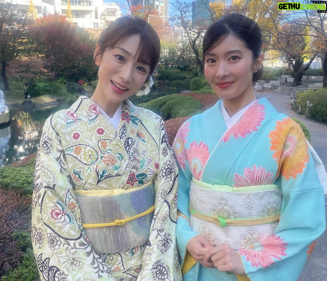 Mariko Dou - 2.7K Likes - 先週、待ち受け配信用の着物撮影をしました👘✨お天気にも恵まれ、綺麗なお着物を選んでいただき、素敵な写真をたくさん撮ってもらいました💕
可愛い新人の荒井アナとも2ショット写真を撮りました‼️(年齢差は恐ろし過ぎるので、考えないことにします😂笑)
アナウンス部SNS用の動画や写真は、三谷アナが撮影してくれました〜!三谷さん自身、このあと着物撮影を控えているにも関わらず、忙しい時間の合間に来てくれました😭✨ありがとうございます❣️
普段中々話す機会のない後輩たちともおしゃべりできて、楽しかったです♪
待ち受け配信はもう少し先になりますが、またお知らせしますね😊
さて、あっという間に12月に突入しましたね💦
今年も残り1ヶ月を切りましたが、元気に過ごしましょう♪
#着物 を着て
#写真撮影
#撮影
#待ち受け
#配信 用
#三谷紬 アナ
#荒井理咲子 アナ
#可愛い
#後輩 と
#堂真理子 #テレビ朝日 #アナウンサー