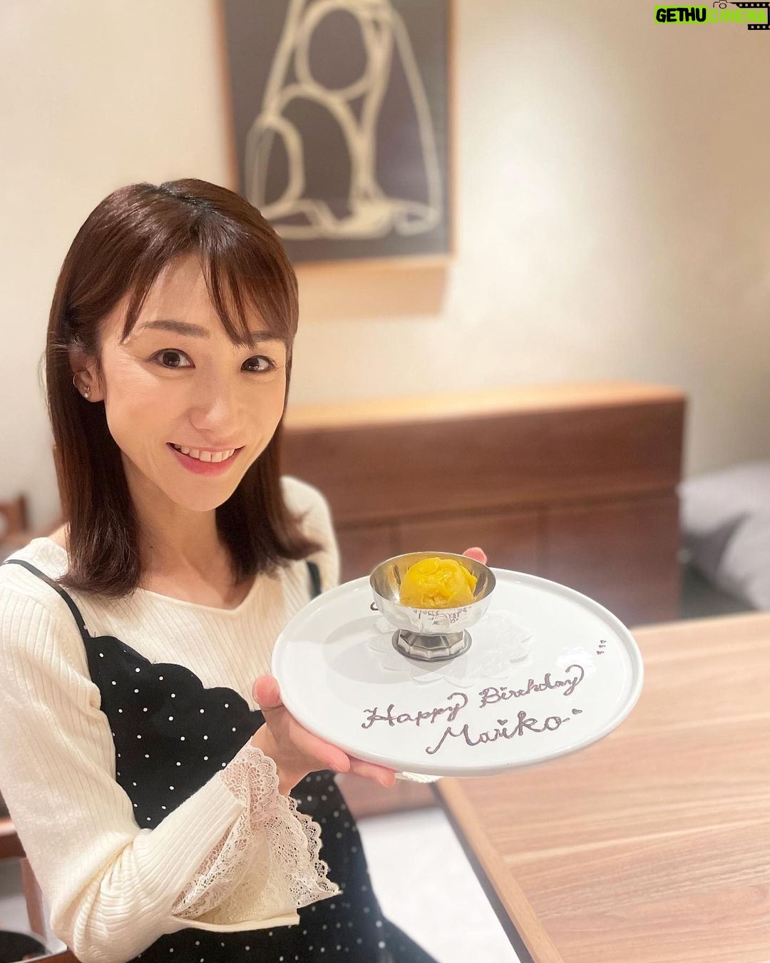 Mariko Dou - 2.4K Likes - 先月、ランチをした時のこと🍽️
デザートの時に、誕生日が近いということで皆がお祝いをしてくれて、思わぬサプライズにびっくり&感激でした🥰✨いくつになっても、お祝いしてくれるのは嬉しいですね🎵
皆さんは素敵な連休を過ごしましたか?今週も頑張りましょう❣️
#先月
#ランチ をした時の
#写真
#誕生日 の
#お祝い をしてくれました
#ありがとうございます
#堂真理子 #テレビ朝日 #アナウンサー