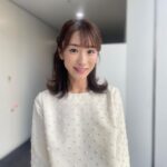 Mariko Dou Instagram - 昨日の「ワイド！スクランブル」の衣装は、 ☆ブラウス,スカート… #ノーリーズ ☆アクセサリー… #starjewelry でした👗✨ チュールのスカートが素敵でした☺️ 今日も暖かく穏やかな一日ですね☀️ #大下容子ワイドスクランブル #ワイドスクランブル #ニュース #堂真理子 #テレビ朝日 #アナウンサー