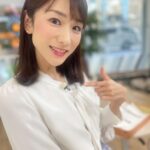 Mariko Dou Instagram - 月曜日、火曜日とアベモニをご覧下さった皆さま、ありがとうございます😊 今朝は衣装の色に合わせて、音声スタッフの方がフワフワの白いマイクを付けてくれました✨（うまく写ってなくてごめんなさい💦） また木曜日にお会いしましょう♪ #アベモニ #ありがとうございます #堂真理子 #テレビ朝日 #アナウンサー