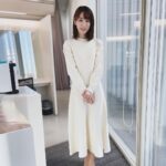 Mariko Dou Instagram - 本日の「ワイド！スクランブル」の衣装は、 ☆ワンピース… #laissepasse でした👗 素敵な真っ白のワンピース、汚さないように注意深く仕事しました😆笑 週末、髪を切りました！ 明日は朝7時からAbema Morning、よろしくお願いします✨ #大下容子ワイドスクランブル #ワイドスクランブル #ニュース #テレビ朝日 #明日 は #アベモニ #よろしくお願いします #堂真理子 #アナウンサー #アナウンサー衣装 #番組衣装