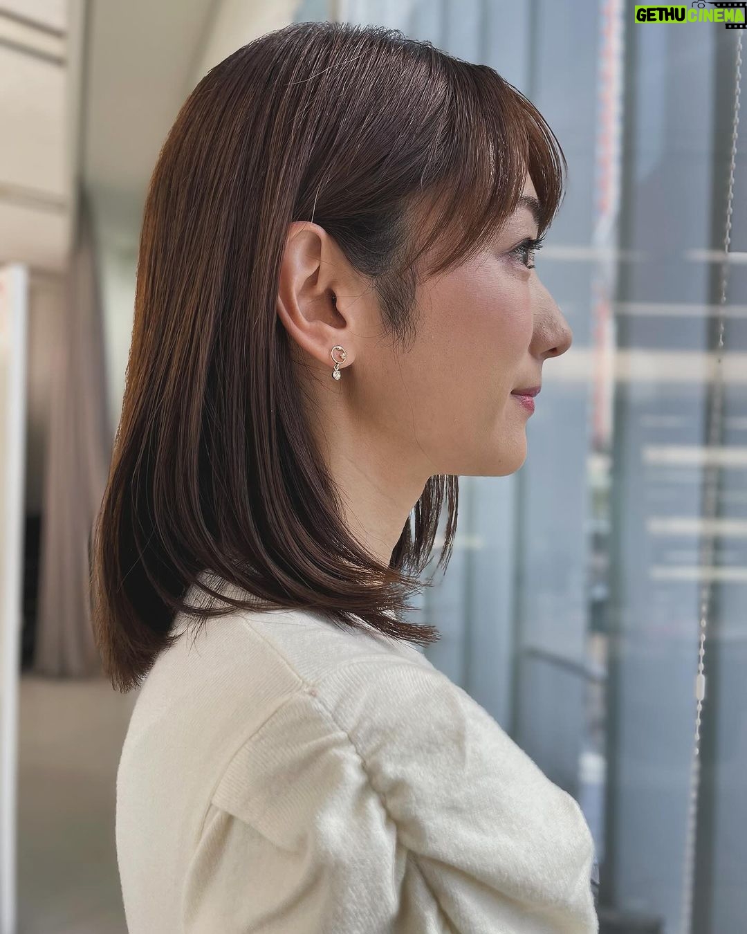 Mariko Dou - 2.4K Likes - 本日の「ワイド!スクランブル」の衣装は、
☆ワンピース… #laissepasse
でした👗
素敵な真っ白のワンピース、汚さないように注意深く仕事しました😆笑
週末、髪を切りました!
明日は朝7時からAbema Morning、よろしくお願いします✨
#大下容子ワイドスクランブル
#ワイドスクランブル
#ニュース
#テレビ朝日
#明日 は
#アベモニ
#よろしくお願いします
#堂真理子 #アナウンサー #アナウンサー衣装 #番組衣装