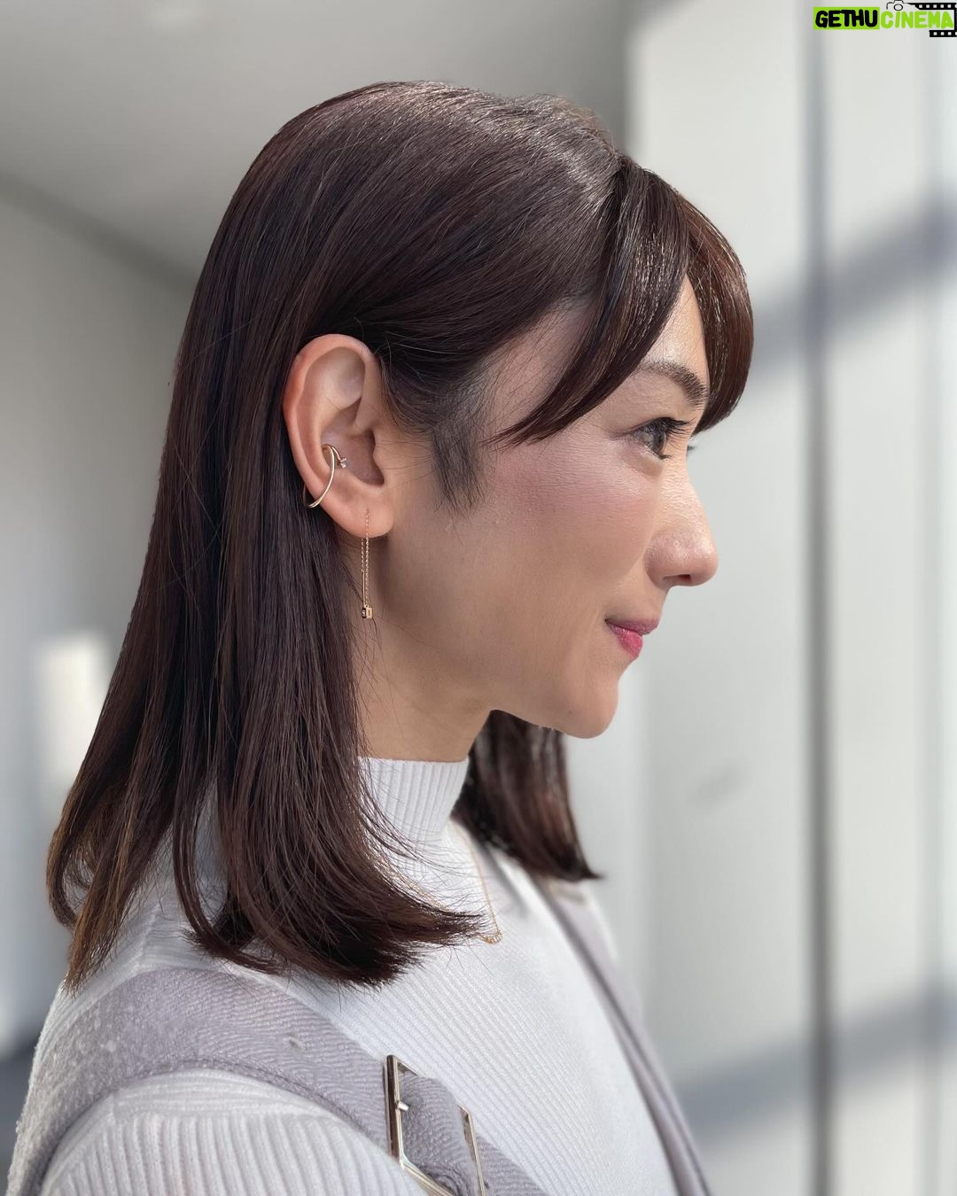 Mariko Dou - 2.4K Likes - 年内最後の「ワイド!スクランブル」、放送中です!
本日の衣装は、
☆ニット,ジャンパースカート… #proportionbodydressing
☆アクセサリー… #starjewelry
でした👗✨
今日の「ピックアップニュース」で、仕事納めとなりました🎤
今年も本当にありがとうございました😌✨
年内も残りわずかですが、皆さまが元気に過ごせますように✨
#大下容子ワイドスクランブル
#ワイドスクランブル
#ニュース #テレビ朝日 #堂真理子 #アナウンサー #アナウンサー衣装 #番組衣装
#今日 が
#仕事納め
#今年 も
#ありがとうございました