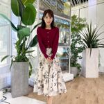 Mariko Dou Instagram - おはようございます☀ 今朝もアベモニ、ありがとうございます😊今朝の衣装は、鮮やかな赤系ニットのワンピースで、クリスマスっぽいカラーでした🎄✨ 今日は晴れてますが気温は低いですね❄️暖かくしてお過ごしください😌 #おはようございます #アベモニ #ありがとうございます #クリスマス #カラー の #衣装 #今日 は #寒い ですね #暖かく して過ごして下さい #堂真理子 #テレビ朝日 #アナウンサー