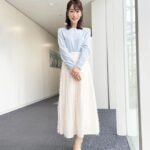 Mariko Dou Instagram - 本日の「ワイド！スクランブル」の衣装は、 ☆カーディガン… #lounie ☆スカート… #stola ☆アクセサリー… #ete でした👗✨ 今週もお疲れ様でした😊 #大下容子ワイドスクランブル #ワイドスクランブル #ニュース #テレビ朝日 #堂真理子 #アナウンサー #アナウンサー衣装 #番組衣装