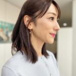 Mariko Dou Instagram - 本日の「ワイド！スクランブル」の衣装は、 ☆カーディガン… #lounie ☆スカート… #stola ☆アクセサリー… #ete でした👗✨ 今週もお疲れ様でした😊 #大下容子ワイドスクランブル #ワイドスクランブル #ニュース #テレビ朝日 #堂真理子 #アナウンサー #アナウンサー衣装 #番組衣装