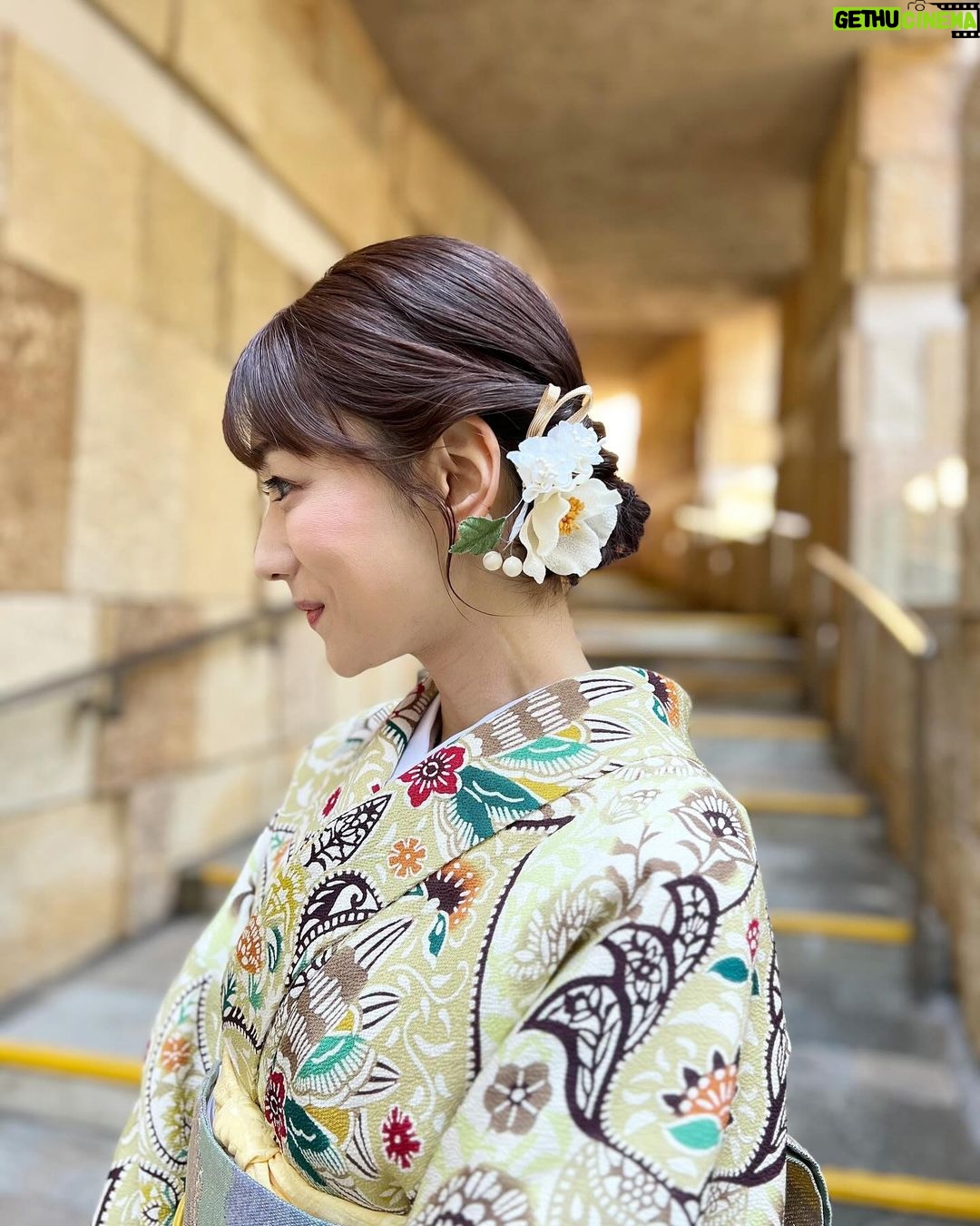 Mariko Dou - 2.4K Likes - 先日の着物撮影の時のオフショット📷
髪飾りが着物の柄ともよく合っていて素敵でした👘✨
暖かい日が続いていますが、もう12月も中旬ですね‼️びっくり!
今年も残りわずかですが、元気に過ごしたいです😊
それでは今週も頑張りましょう❣️
#着物
#撮影
#オフショット
#横顔
#素敵 な
#髪飾り
#堂真理子 #テレビ朝日 #アナウンサー