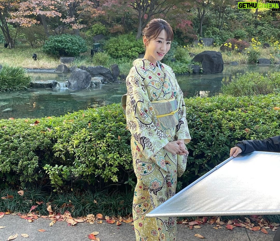 Mariko Dou - 2.7K Likes - 先週、待ち受け配信用の着物撮影をしました👘✨お天気にも恵まれ、綺麗なお着物を選んでいただき、素敵な写真をたくさん撮ってもらいました💕
可愛い新人の荒井アナとも2ショット写真を撮りました‼️(年齢差は恐ろし過ぎるので、考えないことにします😂笑)
アナウンス部SNS用の動画や写真は、三谷アナが撮影してくれました〜!三谷さん自身、このあと着物撮影を控えているにも関わらず、忙しい時間の合間に来てくれました😭✨ありがとうございます❣️
普段中々話す機会のない後輩たちともおしゃべりできて、楽しかったです♪
待ち受け配信はもう少し先になりますが、またお知らせしますね😊
さて、あっという間に12月に突入しましたね💦
今年も残り1ヶ月を切りましたが、元気に過ごしましょう♪
#着物 を着て
#写真撮影
#撮影
#待ち受け
#配信 用
#三谷紬 アナ
#荒井理咲子 アナ
#可愛い
#後輩 と
#堂真理子 #テレビ朝日 #アナウンサー