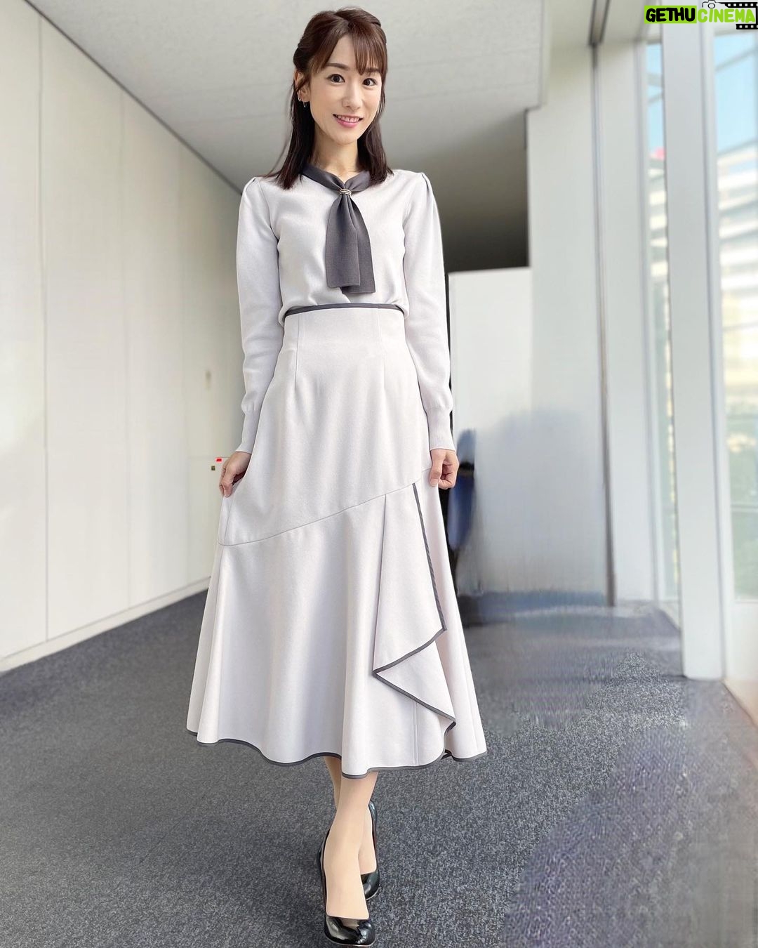 Mariko Dou - 2.6K Likes - 本日の「ワイド!スクランブル」の衣装は、
☆ニット,スカート… #proportionbodydressing
☆アクセサリー… #ete
でした👗✨
トップスのニット、ネクタイのようなデザインで、とても素敵でした🥰
今日の東京は、11月下旬とは思えないほど暖かかったですね☀️
夜は気温が一気に下がるようなので、寒暖差にはお気を付け下さい。
今週もお疲れ様でした✨
#大下容子ワイドスクランブル #ワイドスクランブル #ニュース #テレビ朝日 #堂真理子 #アナウンサー #アナウンサー衣装 #番組衣装