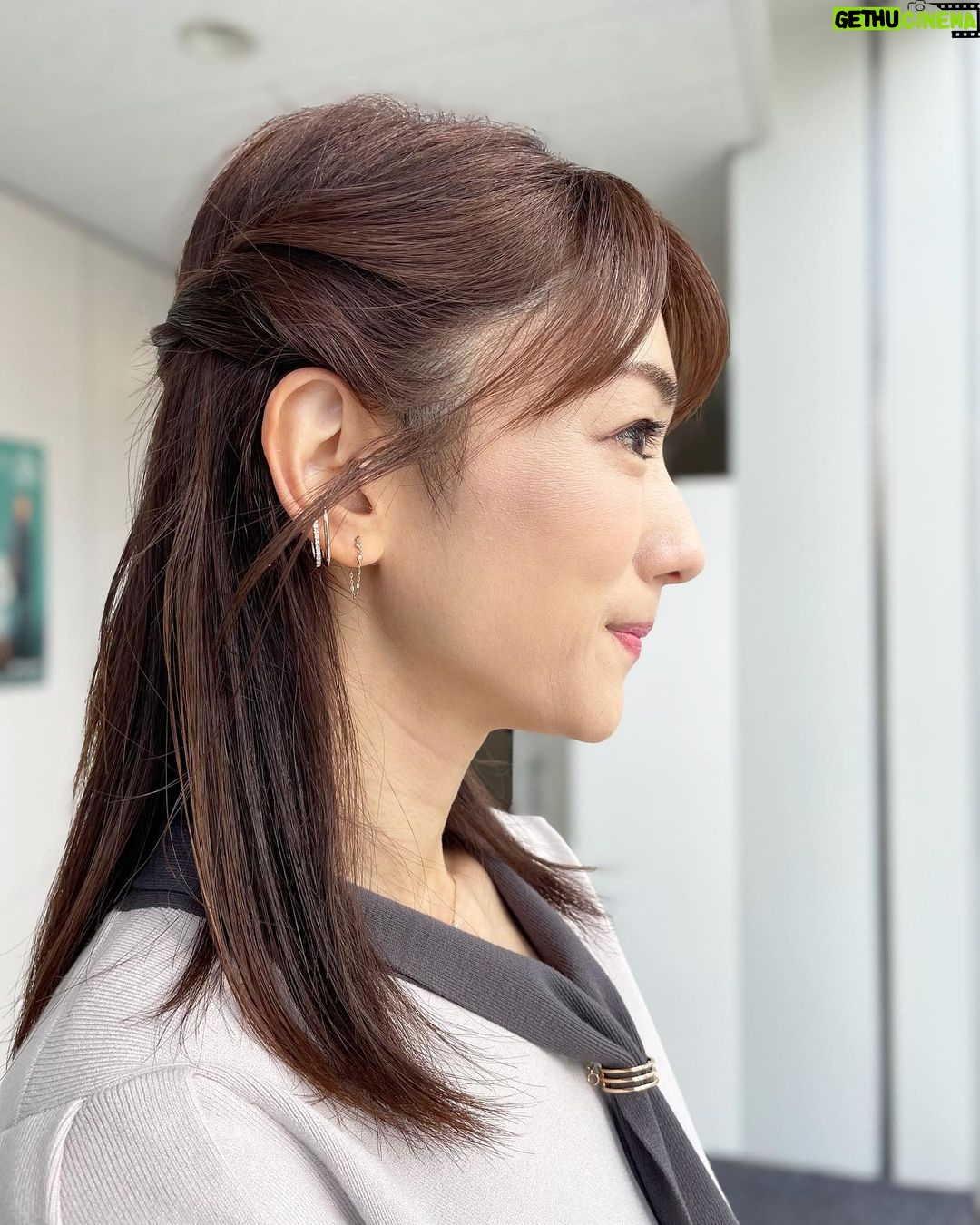 Mariko Dou - 2.6K Likes - 本日の「ワイド!スクランブル」の衣装は、
☆ニット,スカート… #proportionbodydressing
☆アクセサリー… #ete
でした👗✨
トップスのニット、ネクタイのようなデザインで、とても素敵でした🥰
今日の東京は、11月下旬とは思えないほど暖かかったですね☀️
夜は気温が一気に下がるようなので、寒暖差にはお気を付け下さい。
今週もお疲れ様でした✨
#大下容子ワイドスクランブル #ワイドスクランブル #ニュース #テレビ朝日 #堂真理子 #アナウンサー #アナウンサー衣装 #番組衣装