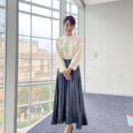 Mariko Dou Instagram - 本日の「ワイド！スクランブル」の衣装は、 ☆ブラウス.スカート… #stola ☆アクセサリー… #ete でした👗✨ 今日は朝から荒れた天気でしたが、明日は晴れそうですね☀️ 今週もお疲れ様でした😌素敵な週末をお過ごしください♪ #大下容子ワイドスクランブル #ワイドスクランブ#ニュース #テレビ朝日 #堂真理子 #テレビ朝日 #アナウンサー #アナウンサー衣装 #番組衣装
