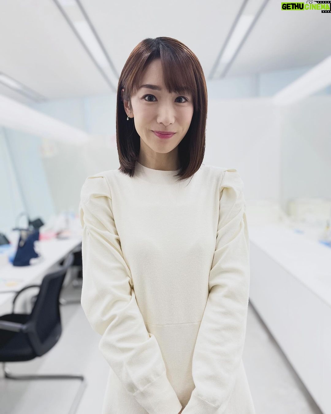 Mariko Dou - 2.4K Likes - 本日の「ワイド!スクランブル」の衣装は、
☆ワンピース… #laissepasse
でした👗
素敵な真っ白のワンピース、汚さないように注意深く仕事しました😆笑
週末、髪を切りました!
明日は朝7時からAbema Morning、よろしくお願いします✨
#大下容子ワイドスクランブル
#ワイドスクランブル
#ニュース
#テレビ朝日
#明日 は
#アベモニ
#よろしくお願いします
#堂真理子 #アナウンサー #アナウンサー衣装 #番組衣装