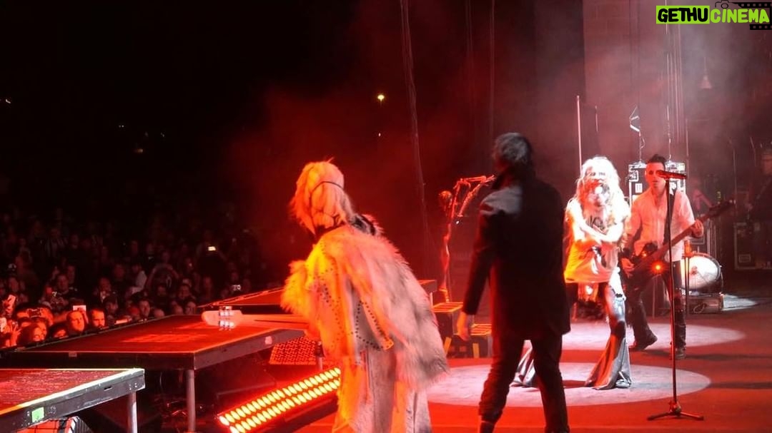 Marilyn Manson Instagram - Always bring a knife...#strainsofhorror #john5official #robzombieofficial #knives