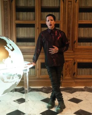 Marilyn Manson Instagram - I’ve got the whole world in my hands.  On set of THE NEW POPE.