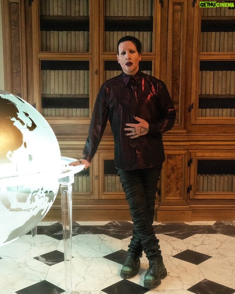 Marilyn Manson Instagram - I’ve got the whole world in my hands. On set of THE NEW POPE.