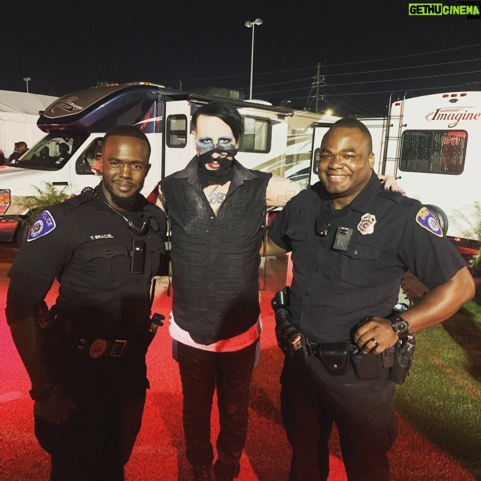 Marilyn Manson Instagram - Thank you occifers. #houstonpolicedepartment