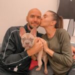 Marina Crialesi Instagram - “Io voglio un Corgi” “Io voglio un Weimaraner” “Ok allora prendiamo un Bulldog Francese” “Mah… fammi vedere” “Guarda che buffo” “Ammazza amo quanto è Ciotto però” “Siii Ciotto, mi gusta!! Aggiudicato prenderemo un bulldog e lo chiameremo Ciotto” È andata più o meno così…😂 Benvenuto Ciotto 💙 ci hai già rubato il cuore! Roma, Italia