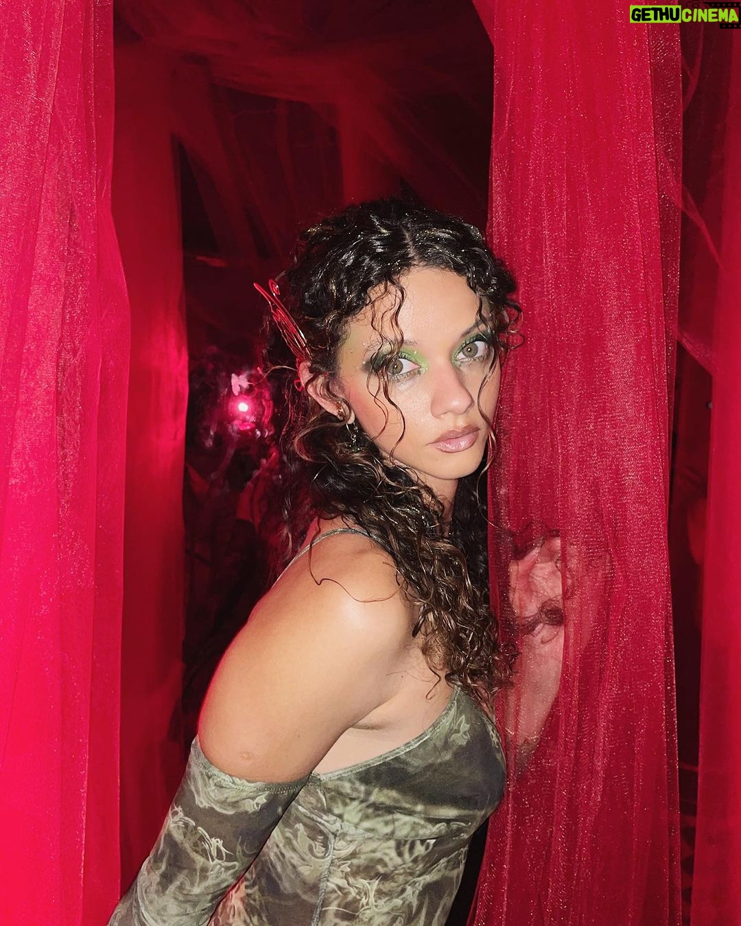 Marina Nery Instagram - Once a year swamp fairy comes out to play with her enchanted friends ✨🧚🏽