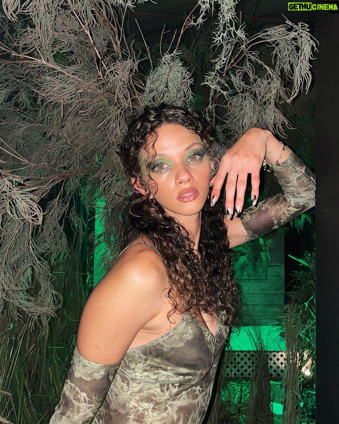 Marina Nery Instagram - Once a year swamp fairy comes out to play with her enchanted friends ✨🧚🏽