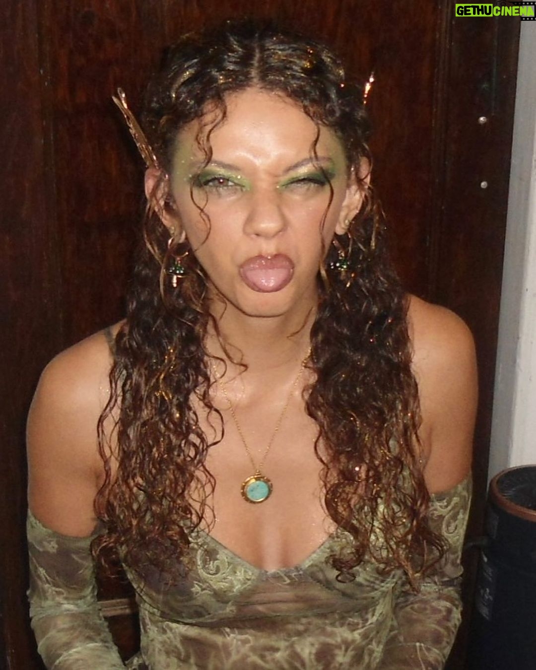 Marina Nery Instagram - Once a year swamp fairy comes out to play with her enchanted friends ✨🧚🏽
