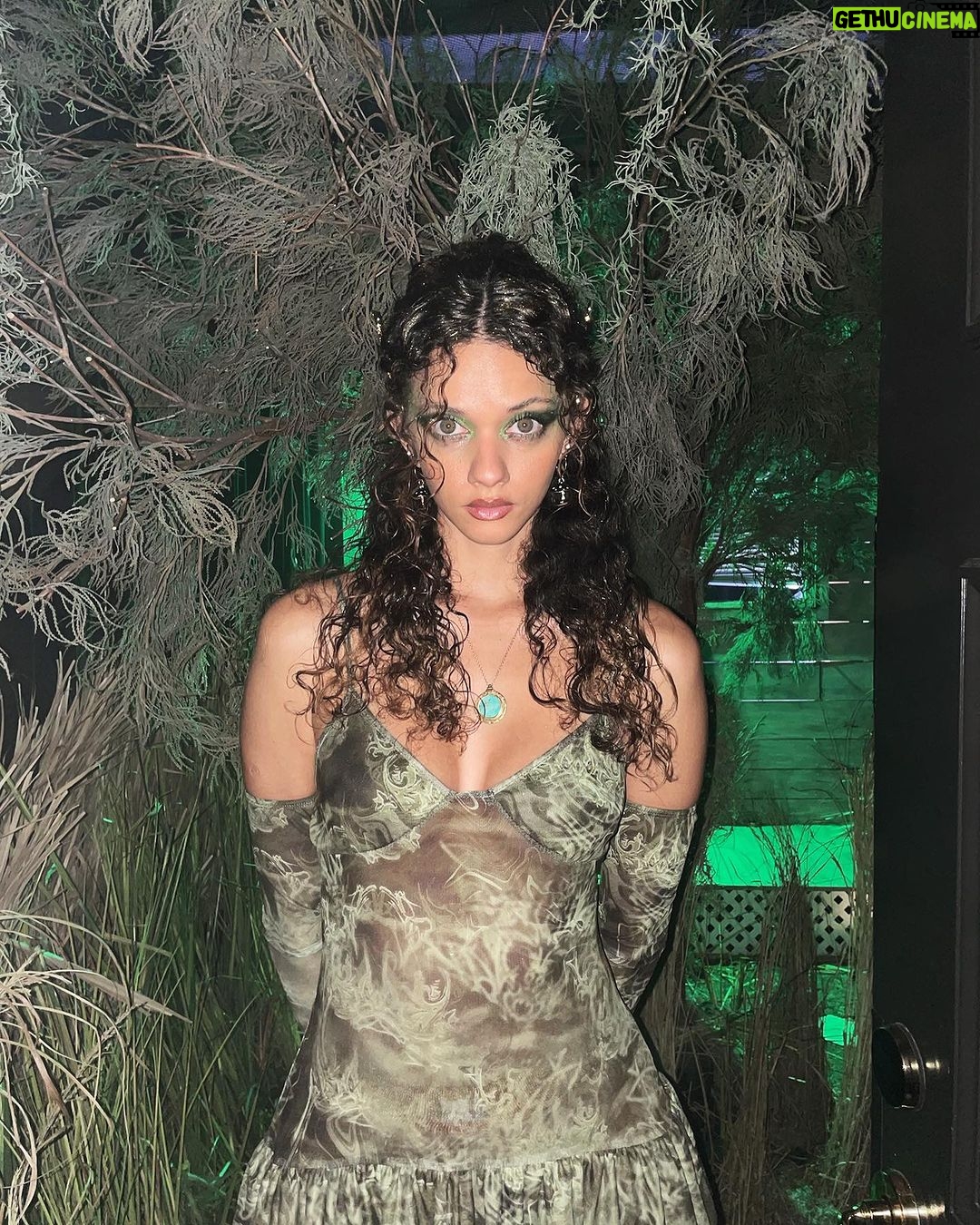Marina Nery Instagram - Once a year swamp fairy comes out to play with her enchanted friends ✨🧚🏽