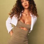 Marina Nery Instagram - On the lack of better caption, I listen to @tobenwigwe and @tobecallsmefat album moMINTs yesterday and is a good one. What’s the correlation? The color green 💚 Also, @zachalston.nyc thank you again for the photos! I love them, and @gem.nunez hope Dominican Republic is a full bless 🙏🏽 New York, New York