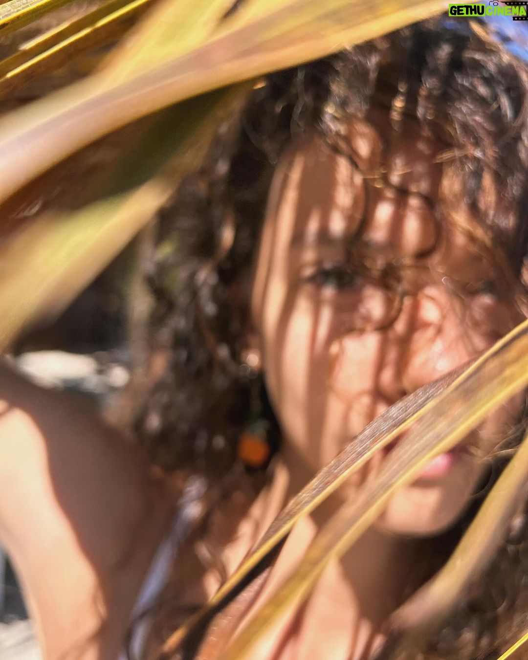 Marina Nery Instagram - Cada vez que eu volto pra minha Bahia, mais grata eu sou por ter crescido numa terra tão linda, e eu digo a todo mundo, o Caribe é aqui 💙 Garapuá-Morro De São Paulo