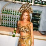 Marina Ruy Barbosa Instagram - #StellaPureGold é a minha nova paixão e a estrela do meu carnaval no Camarote da Arara, vivendo a energia contagiante da Sapucaí. @stellaartoisbrasil @carnavaldaarara #CarnavaldaARARA 🤍 — Stella Pure Gold. A cerveja com todo o sabor de Stella, com menos calorias e sem glúten. -17% calorias que a versão regular. #AprecieComModeração #publi