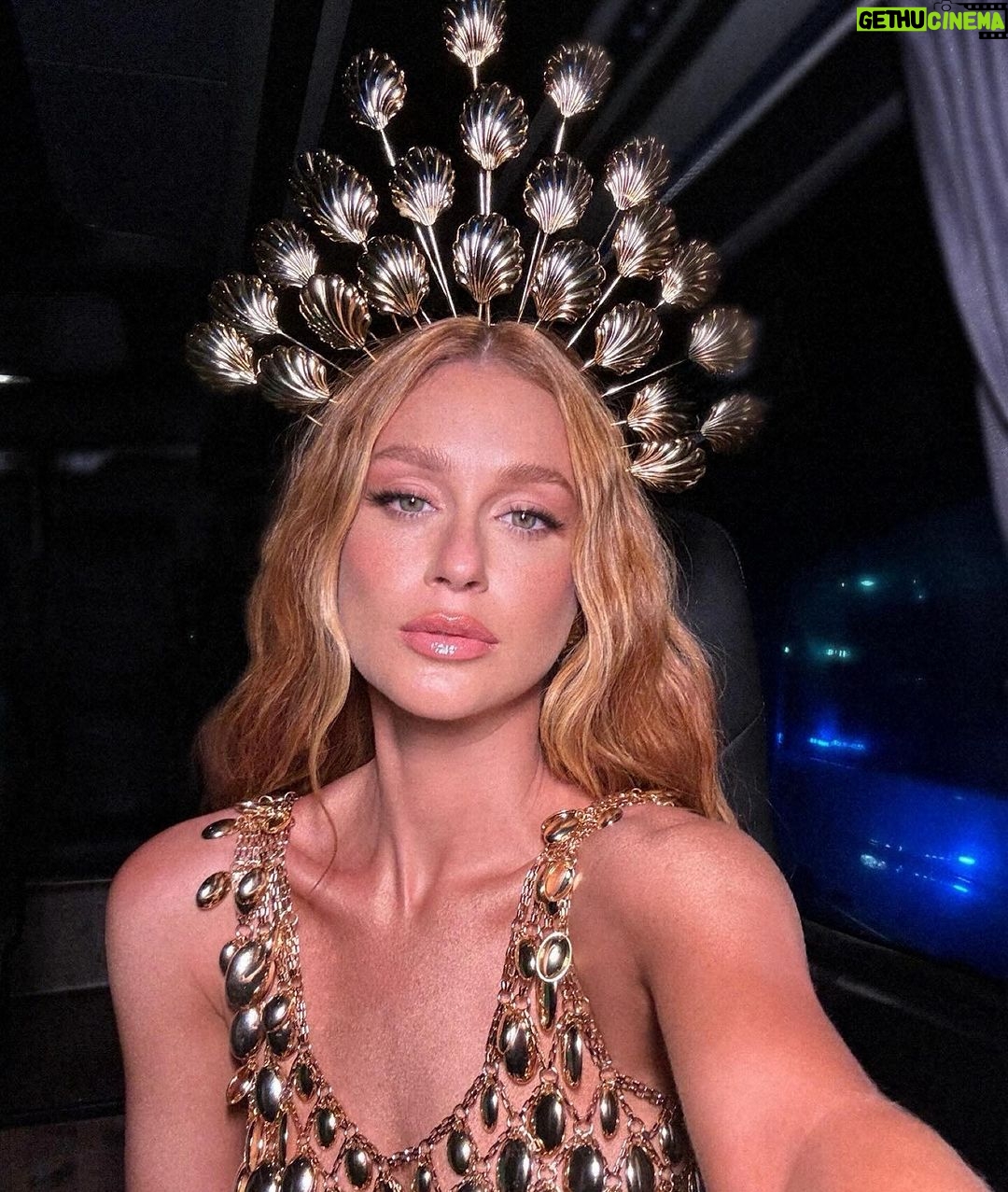 Marina Ruy Barbosa Instagram - Sendo linda, feliz e oficialmente de férias aproveitando o último dia de carnaval 🌞