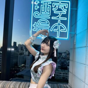 Marina Yamada Instagram - .
やっぱり夜の景色がすごかった🏙

都会〜
ってかんじ

いいね

ほんとに楽しかったなーイベント
いつかバスツアーとかもやってみたい
BBQもやりたい
みんなとやりたいことたくさん。💭

ぜーんぶしよ！

(って思わせてくれるみんなほんとにありがとう)

#チャイナ服 #チャイナメイド #メイド服 #衣装
#コスプレ #cosplay #空中酒場 #ファンクラブ #イベント