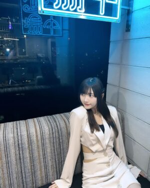 Marina Yamada Instagram - .
きのうの‪イベントの夜の衣装。
ずっとおうちにあったけど着たことなくて..笑
ようやく着れたのです。

会場の雰囲気にぴったりだった🖤

Barいそうでしょ？
(飲んでるのは炭酸水)