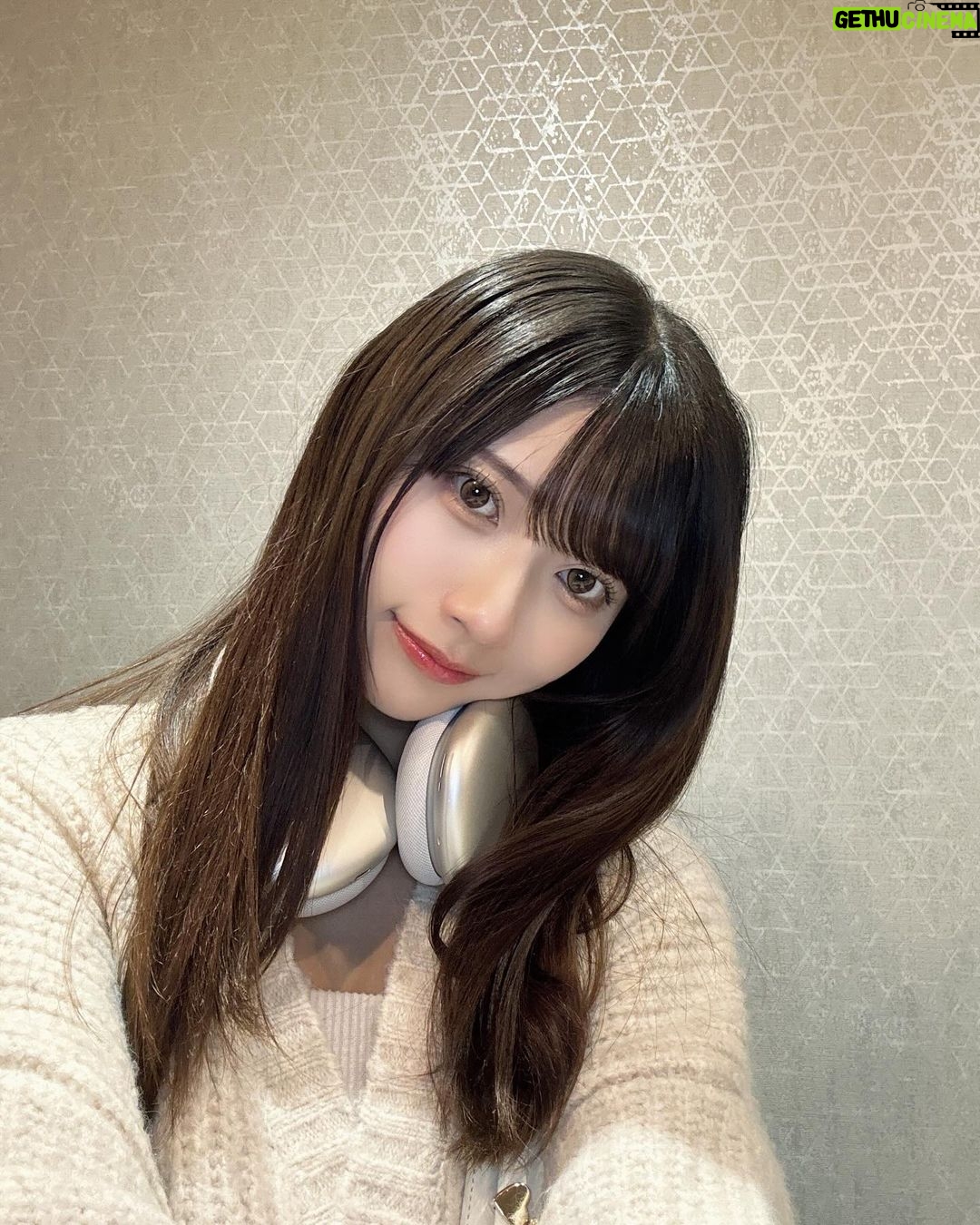 Marina Yamada Instagram - . @vanish_eyebrow さんで眉毛整えてもらってきました! 眉毛サロンずっと気になってて 初めて行ってみたんだけど、行ってよかった!♡ 普段前髪で隠してるからバレないけど() ほんとに眉毛書くの苦手だったから、 整えてもらってメイクが楽になった·͜· ︎︎ᕷ 施術中は途中まで サロンの方とアニメの話をしてたんだけど 気づいたらリラックスしすぎて寝てました..笑 最後のパックもお花の香りで癒されたな〜🌼 これから通います。 みんなも是非っ