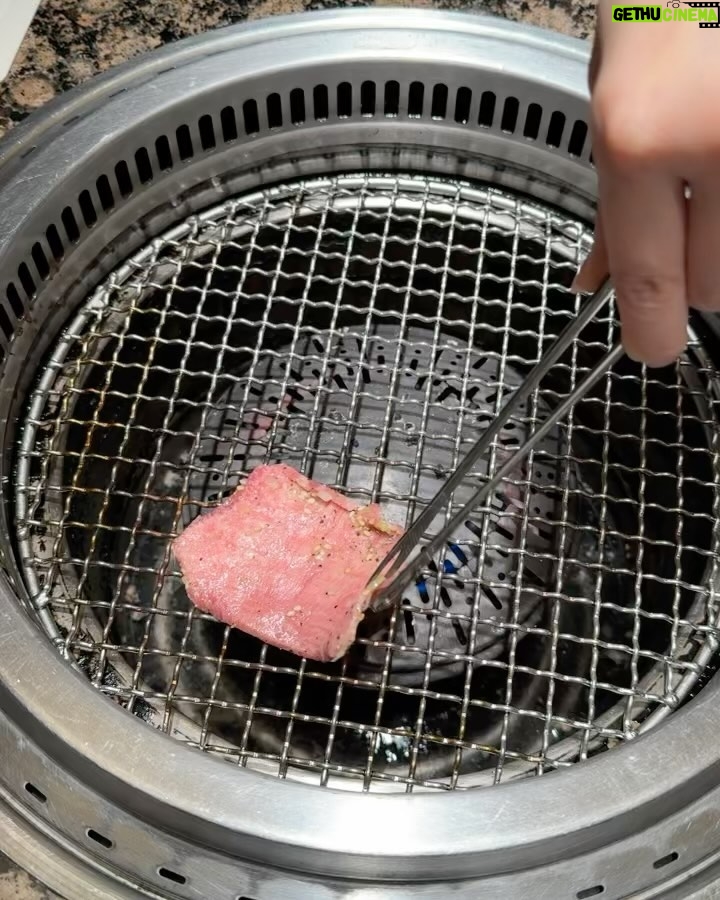 Marina Yamada Instagram - . 妹と美味しいお肉食べてきた♡ うしごろのお肉ほんとにおいしい..🥺 @ushigoro_yakiniku 季節限定特別コースたべました!🍁 ボリューム満点のコースで 極みのタン、ユッケ、シャトーブリアンとかとか... おなかいっぱい食べました♡ 美味しいお肉食べてお酒も飲んで幸せだった〜〜 お店の雰囲気も落ち着いてて過ごしやすかったので 妹とひたすら食を楽しみました..🤍 みんなも是非行ってみてね·͜· ︎︎ᕷ #うしごろ貫 #日本酒 #恵比寿焼肉 #五反田焼肉 #焼肉 #PR 焼肉と和酒 うしごろ 貫