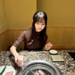 Marina Yamada Instagram - . 妹と美味しいお肉食べてきた♡ うしごろのお肉ほんとにおいしい..🥺 @ushigoro_yakiniku 季節限定特別コースたべました！🍁 ボリューム満点のコースで 極みのタン、ユッケ、シャトーブリアンとかとか... おなかいっぱい食べました♡ 美味しいお肉食べてお酒も飲んで幸せだった〜〜 お店の雰囲気も落ち着いてて過ごしやすかったので 妹とひたすら食を楽しみました..🤍 みんなも是非行ってみてね·͜· ︎︎ᕷ #うしごろ貫 #日本酒 #恵比寿焼肉 #五反田焼肉 #焼肉 #PR 焼肉と和酒 うしごろ 貫
