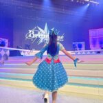 Marina Yamada Instagram – .
改めまして、
「Tokyo 7th シスターズ 2053 2nd Live Brightestar」
DAY1.DAY2 ありがとうございました！🩵💫

会場に来てくださったみなさんも配信で見てくださったみなさんも
たくさんSNSを通して感想を送ってくださったり、
1日目終了後書いてくださったお手紙を早速2日目に頂いたりして。
お手紙からもみなさんの文字で感想をいただいて
今日も改めてお手紙読んだら、
ほんとに嬉しすぎて..涙がでてきました😭

みんながそれぞれの思いでわたしたちのことを見ててくださって
キャラクターたちへの愛もたくさん伝えてくださって、、
ほんとにね、みんなのおかげで頑張れています。

シオネちゃんが連れてきてくれたこのステージで
たくさん、だいすきなシオネちゃんの魅力を届けたいとおもいながら、
わたしの精一杯のパフォーマンスを届けさせて頂きました🫧
届いたかな？
どの曲も大事で大好きで、
歌詞も曲調もAsterlineらしさ全開で、
1曲1曲進んでいく度、みんなの上がっていく熱量が感じられて
本当に楽しい時間だったなあ。🩵

本番迎えるまでは初めての声出しOKのライブという緊張と、
2ndライブを迎える緊張と、
Asterlineでスタートを切る緊張と、、
ほかにもいろんな緊張があったけど、
幕が落ちて支配人さんたちのお顔見たら吹っ飛びました！！！✨️笑
楽しく笑顔でステージに立てたことがいちばん嬉しかった！

ほんとーーーーーーーに、関わってくださったみなさんのおかげです。
みんなだいすきです。
いつもありがとう、そしてこれからもナナシスを、
2053をよろしくお願いします！

またすぐみんなに会えますようにっ🐧🩵

朝凪シオネ役  山田麻莉奈

#t7s #ナナシス #t7sBrightestar 江戸川区総合文化センター 大ホール