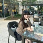 Marina Yamada Instagram - . 最近、アイスコーヒーが本格的に()飲めるようになって とりあえずカフェ行ったらアイスコーヒー頼んでる。 でもホットだと苦味マシマシな気がして まだおいしさわかんないんだー☕️ 美味しいコーヒー屋さんおしえてください🐿 代官山 蔦屋書店