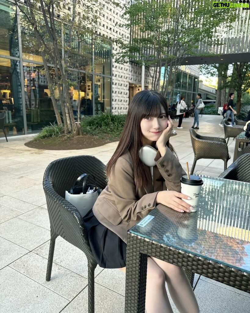 Marina Yamada Instagram - . 最近、アイスコーヒーが本格的に()飲めるようになって とりあえずカフェ行ったらアイスコーヒー頼んでる。 でもホットだと苦味マシマシな気がして まだおいしさわかんないんだー☕️ 美味しいコーヒー屋さんおしえてください🐿 代官山 蔦屋書店