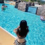 Marina Yamada Instagram - . 今年の夏しっかり楽しんだのに インスタ全然更新してなかったので 夏が終わる前に..！ 上京してきて初めてのプールだった️🩵 プライベートで水着着たのもたぶん10年振りくらい？かも しっかり焼けた！！！！！！！！ #東京サマーランド #プール #デニム水着 #デニムビキニ #swimwear