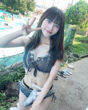 Marina Yamada Instagram - .
今年の夏しっかり楽しんだのに
インスタ全然更新してなかったので
夏が終わる前に..！

上京してきて初めてのプールだった️🩵
プライベートで水着着たのもたぶん10年振りくらい？かも

しっかり焼けた！！！！！！！！

#東京サマーランド #プール 
#デニム水着 #デニムビキニ #swimwear