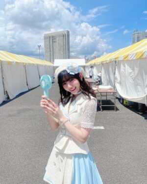 Marina Yamada Instagram - .
#TIF2023 たのしかったー！🩵
去年も1枚目のやつみたいなお写真撮ってたな〜

ちょっとお天気荒れたりもして
ファンのみんなは大変だったかもしれないけど..！
今年もたのしかった！！！！！

まだまだ夏、いっしょにたのしもーね！⠉̮⃝︎︎

#TIF2023 #アイドル #夏 #衣装 #水色 🌻