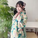 Marina Yamada Instagram – .
襟のところのパールかわいい..🍵🤍

#袴 #和服 #和装 
#袴ヘア #たまねぎヘア