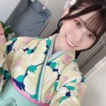 Marina Yamada Instagram – .
襟のところのパールかわいい..🍵🤍

#袴 #和服 #和装 
#袴ヘア #たまねぎヘア