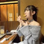 Marina Yamada Instagram - . おいしいものって なんでこんなおなかに入ってっちゃうんだろうね〜。 この前食べた串カツがとっても美味しかった...🥹 何本でもいけた🥹🥹 ストップって言うまで出てくるやつ、 何本食べたかわからなくなって 食べ終わった串の数見てびっくりするからだめだね🧸笑 でもほんと食べてるときって幸せ〜 食べるだけのロケとかしたいなあ、お仕事来ないかな 美味しく食べるのでよろしくお願いします。(？)
