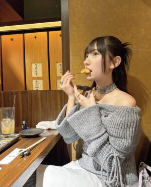 Marina Yamada Instagram - .
おいしいものって
なんでこんなおなかに入ってっちゃうんだろうね〜。
この前食べた串カツがとっても美味しかった...🥹
何本でもいけた🥹🥹

ストップって言うまで出てくるやつ、
何本食べたかわからなくなって
食べ終わった串の数見てびっくりするからだめだね🧸笑

でもほんと食べてるときって幸せ〜

食べるだけのロケとかしたいなあ、お仕事来ないかな
美味しく食べるのでよろしくお願いします。(？)